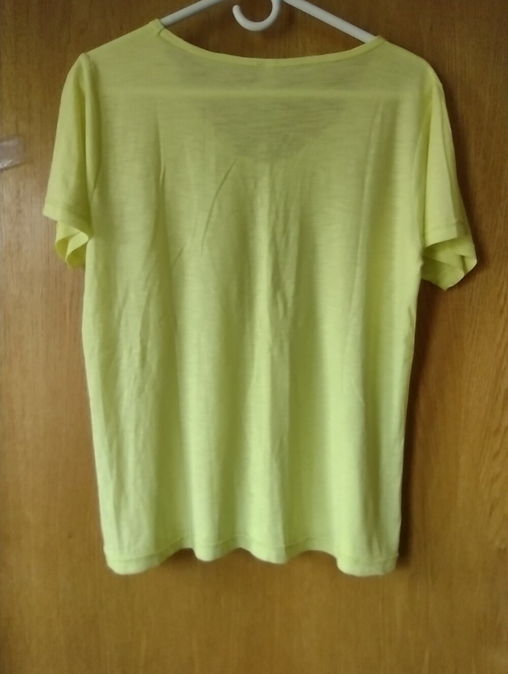 Mono B V-neck Tee Size Medium